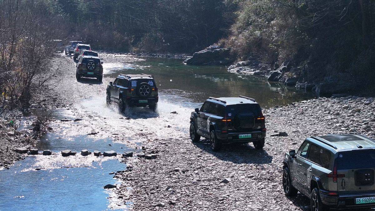 襄新高速大别山露营自驾直接“爽感拉满”不朽情缘网站首批穿越！猛士车队自驾和(图3)